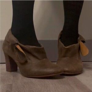 womens little brown heels